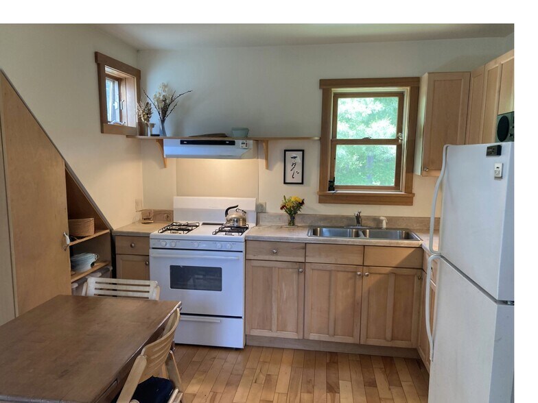 Kitchen - 738 Elm Street Ext