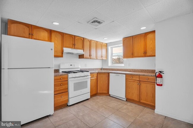 Building Photo - 102 N Black Horse Pike