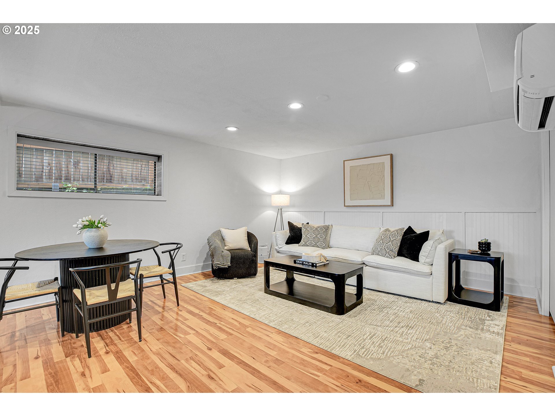 Building Photo - 8325 SW Terwilliger Blvd