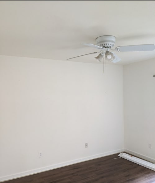 Building Photo - 1257 McMahan Dr