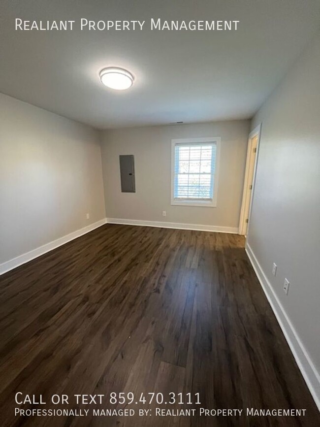 Building Photo - Completely Remodeled, 3 Bedroom, 3 bath ho...