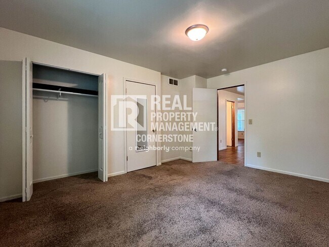 Building Photo - Charming 2-Bedroom Home with Spacious Yard