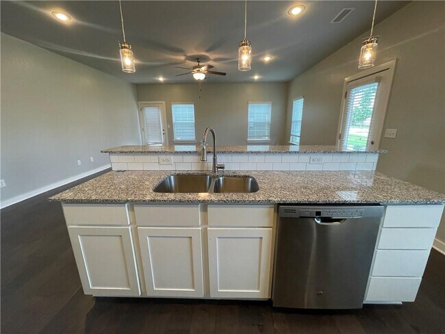 Building Photo - 3915 SW Peachwood Dr