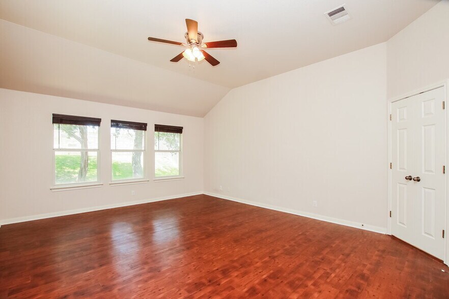 Building Photo - 1105 Wigwam