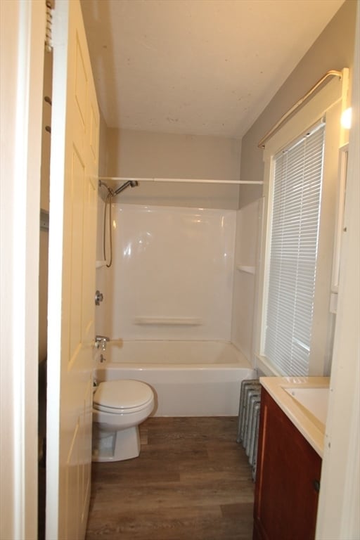 Building Photo - 122 Elm St