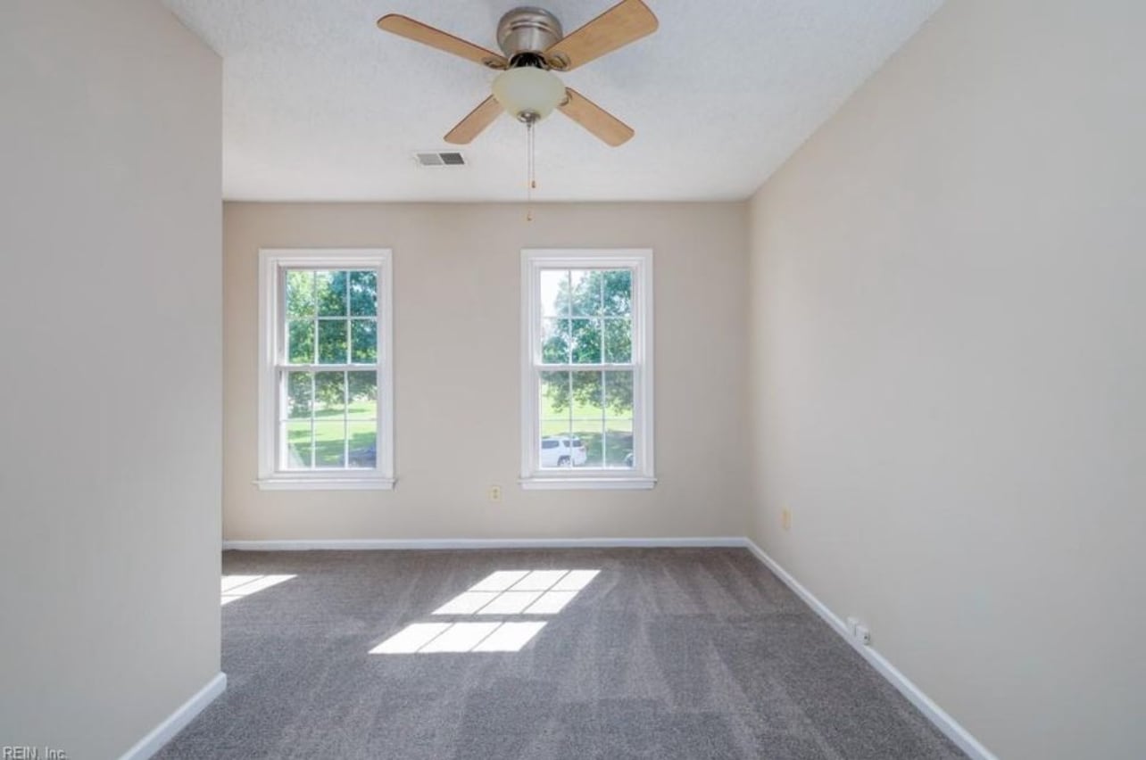 Building Photo - 1288 Hillock Xing