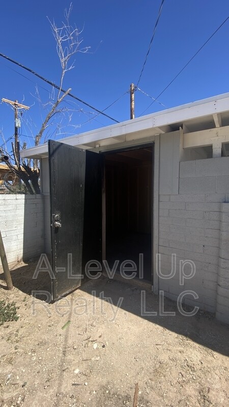 Building Photo - 2705 S Monterey Vista
