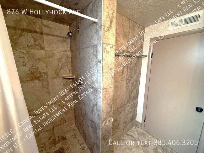 Building Photo - 876 Hollyhock Ave