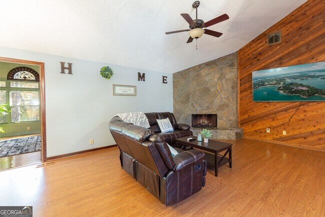 Building Photo - 3915 Stone Creek Cir