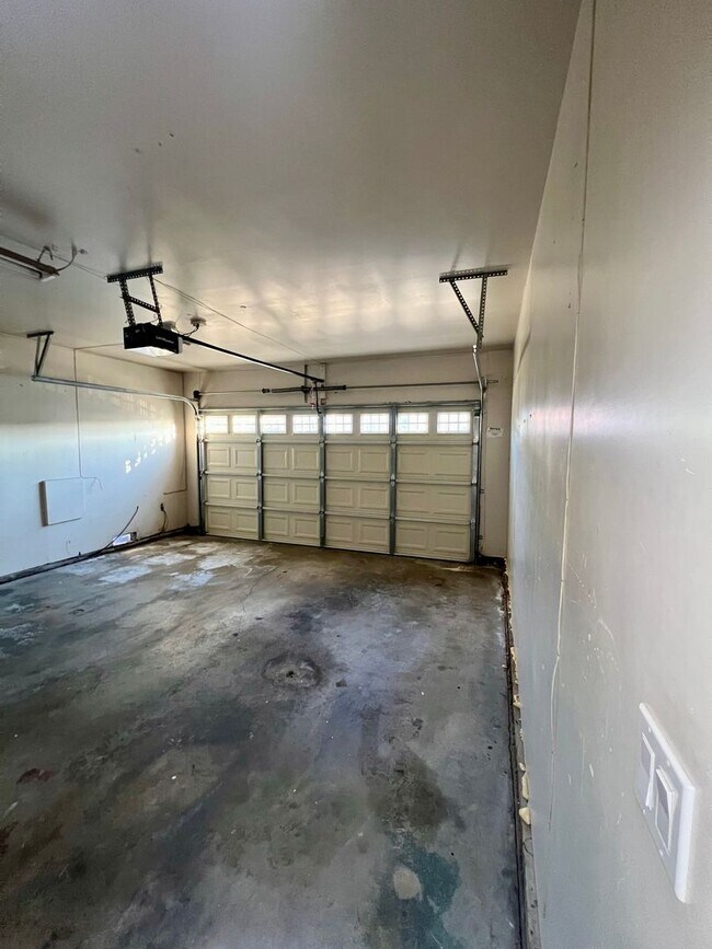 Building Photo - 637 30th St