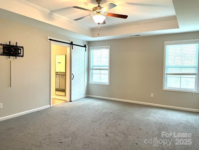 Building Photo - 3044 Spinner Ct