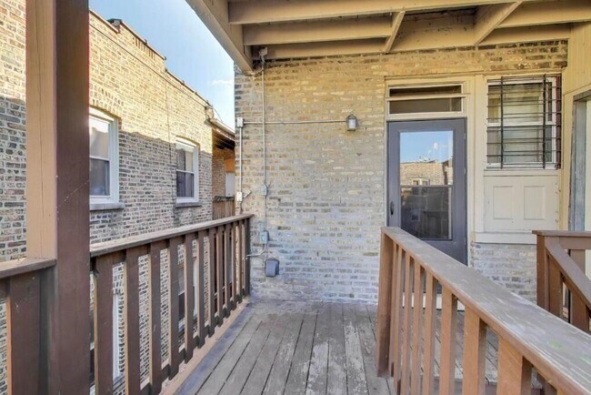 Building Photo - 1628 W Columbia Ave