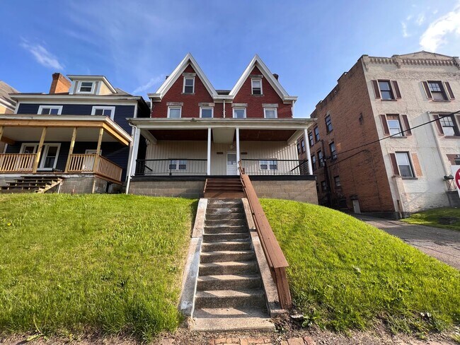 Building Photo - Spacious 1BR apartment with office/ 2nd bedroom.