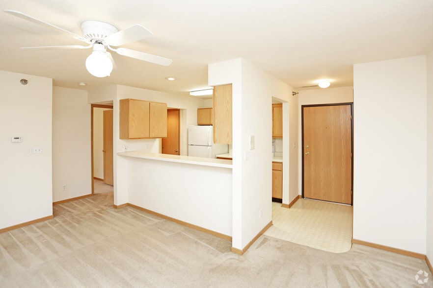 Living Room - Total Property Management 134 Campus