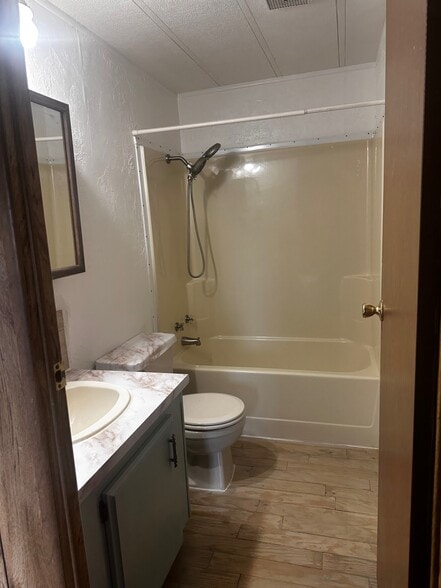 2nd bathroom - 258 County Road 342