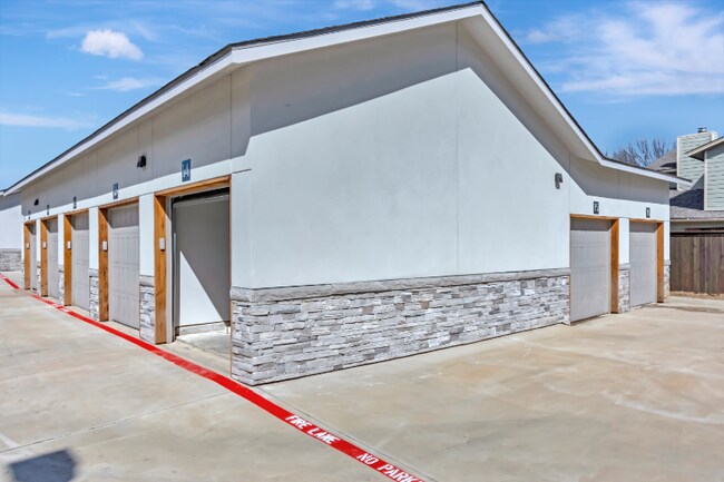 Building Photo - 2201 E Arbrook Blvd