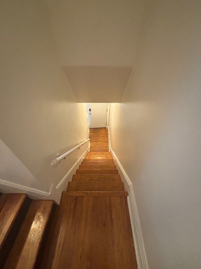 Building Photo - 5054 Winona Ave