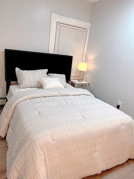 Building Photo - 8 Hecla St