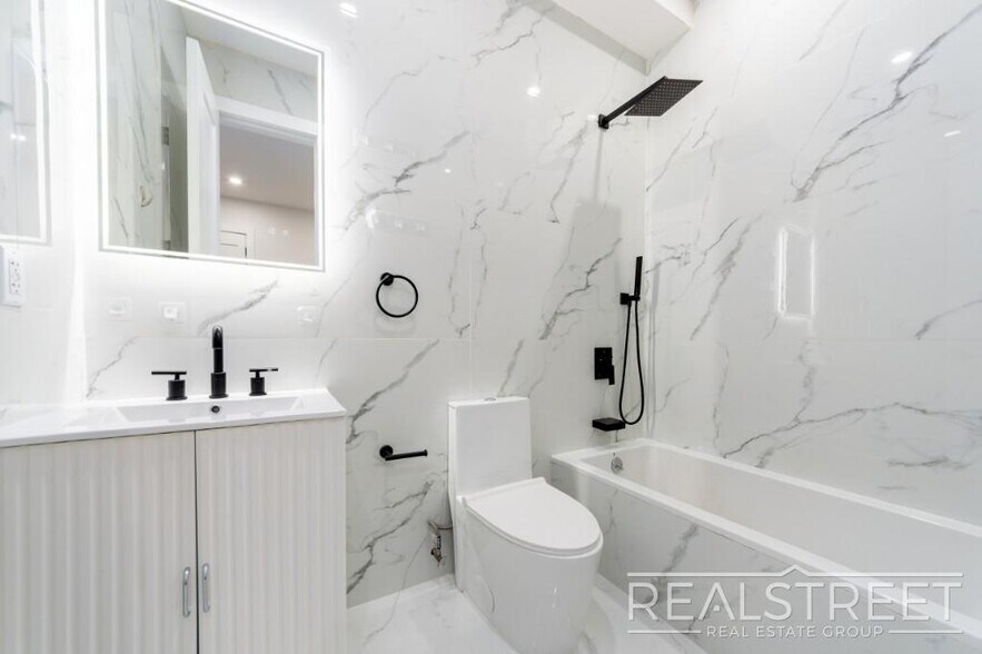 Building Photo - Brand New 3 Bed, 2 Bath with In-Unit Laund...