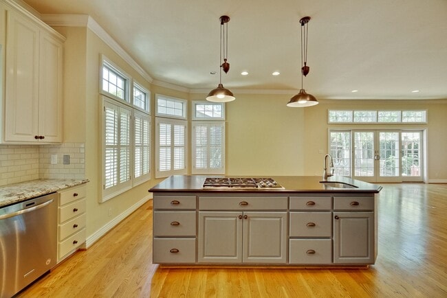 Building Photo - Stunning two-story spacious home on tranquil tree-lined street.