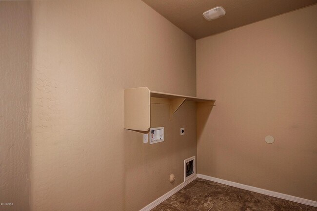 Building Photo - 2542 N Riley Rd