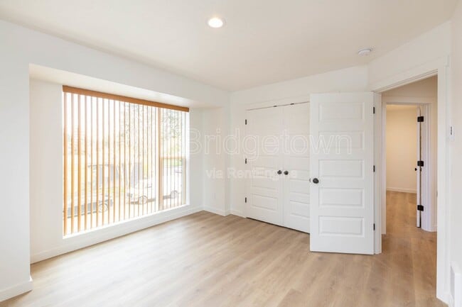 Building Photo - 6506 SE 63rd Ave