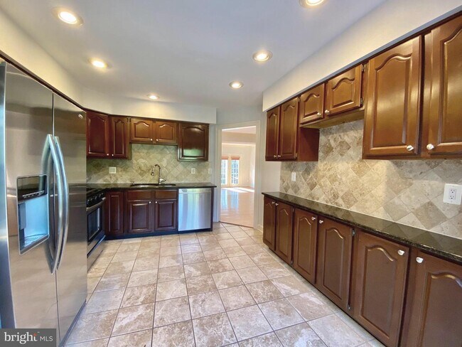 Building Photo - 2110 Eluna Ct