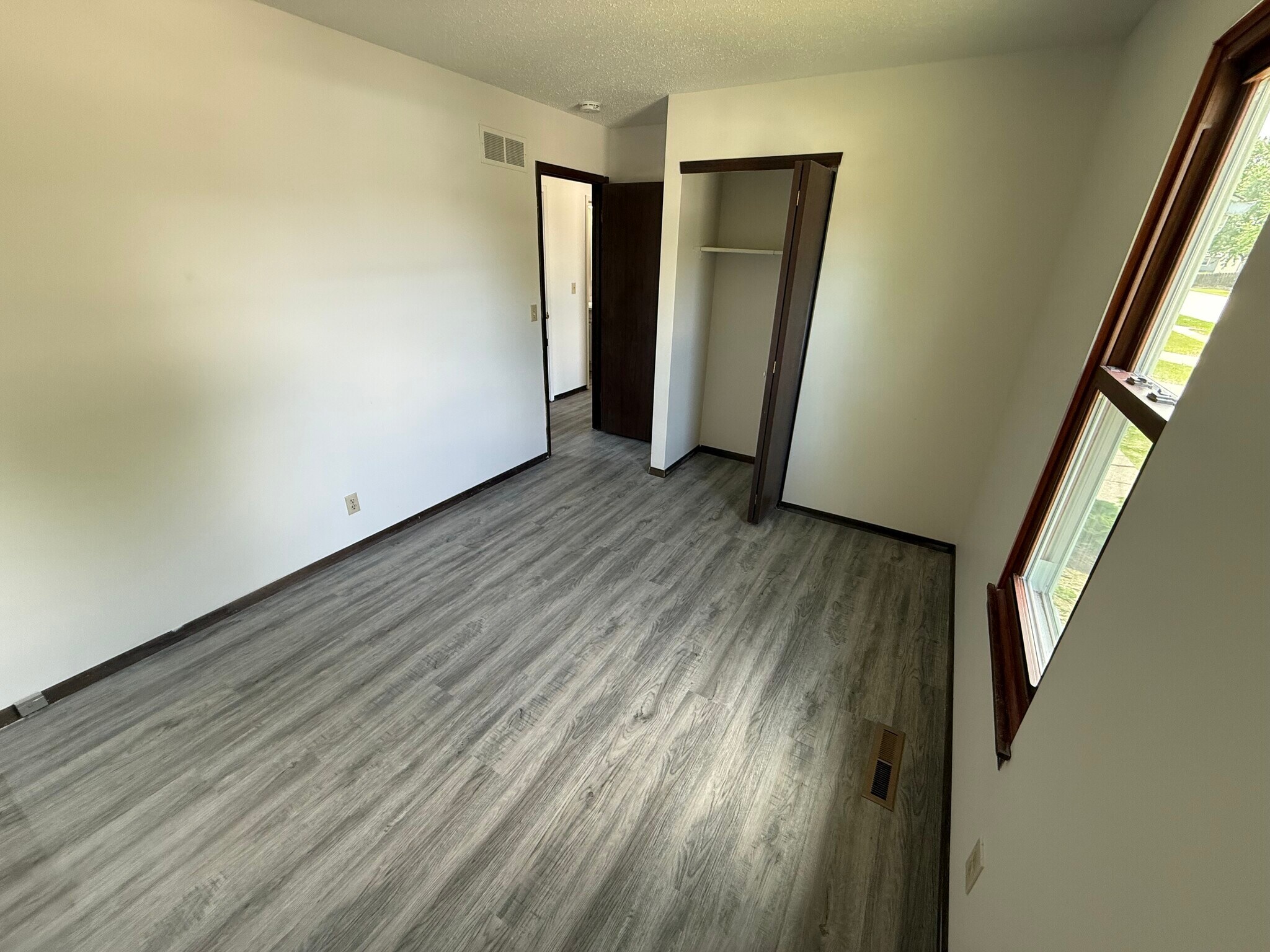 Building Photo - 1403 Emerald Dr