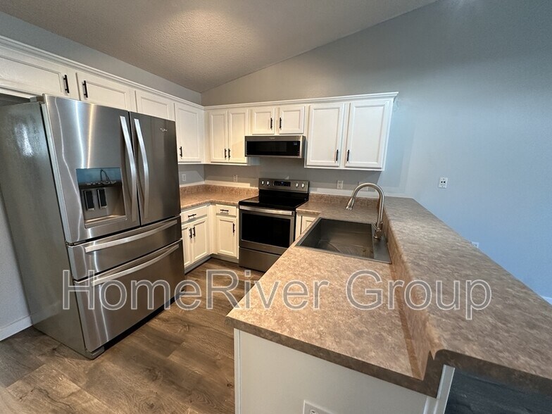Building Photo - 7982 Stonebrook Dr
