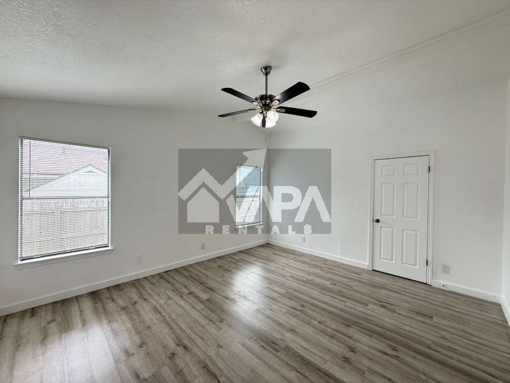 Building Photo - 5679 Wood Oak