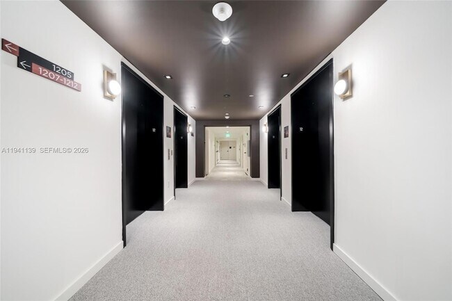 Building Photo - 225 N Miami Ave