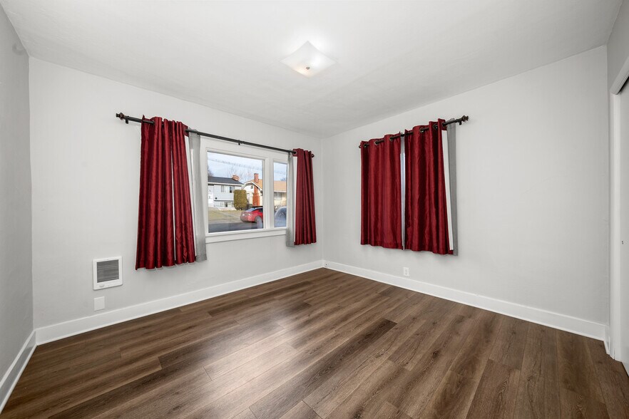 Building Photo - 214 E Euclid Ave