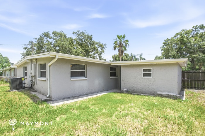 Building Photo - 2156 Alemanda Dr