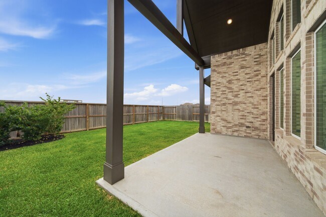Building Photo - 26307 Camden Cyn Ave