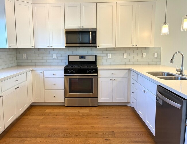 Building Photo - 3883 Komenda Ct