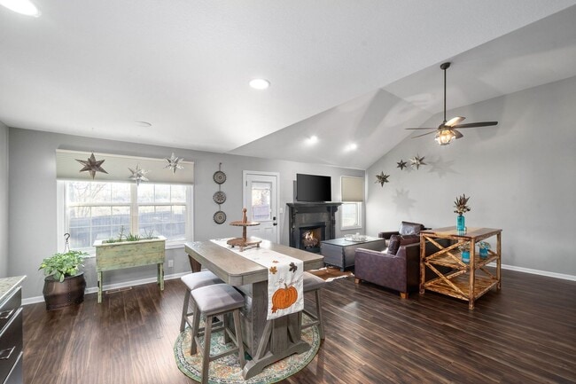 Building Photo - Country feel in the City.  Sharp 3 bed 2 bath.  Close to Fort Campbell.