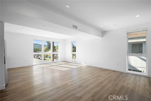 Building Photo - 10657 Moorpark St