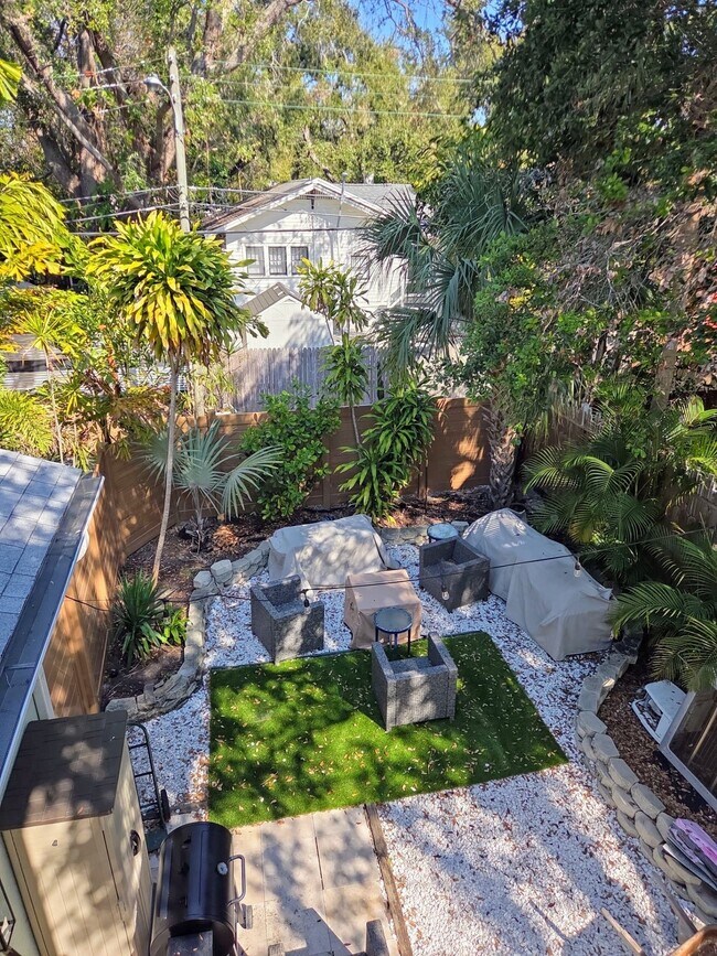 Building Photo - 857 10th Ave S