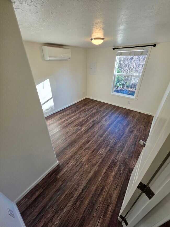 Building Photo - 780 NW Alder St