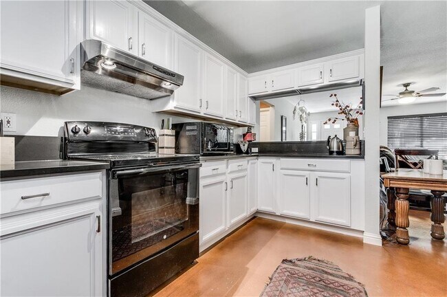 Building Photo - 1302 River Ridge Dr