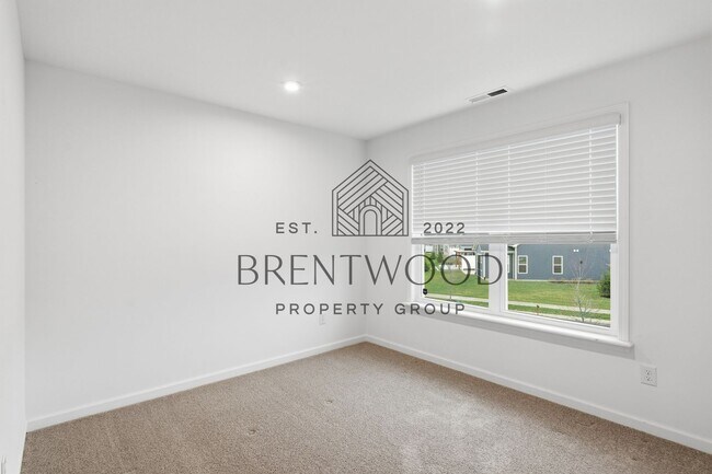 Building Photo - 3 Bed/3 Bath Home with Sunroom in Miller’s Walk – Noblesville