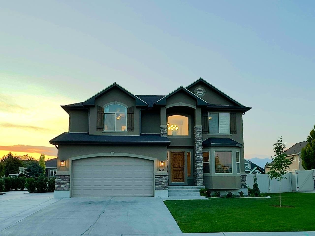 Building Photo - 698 S Lake View Dr