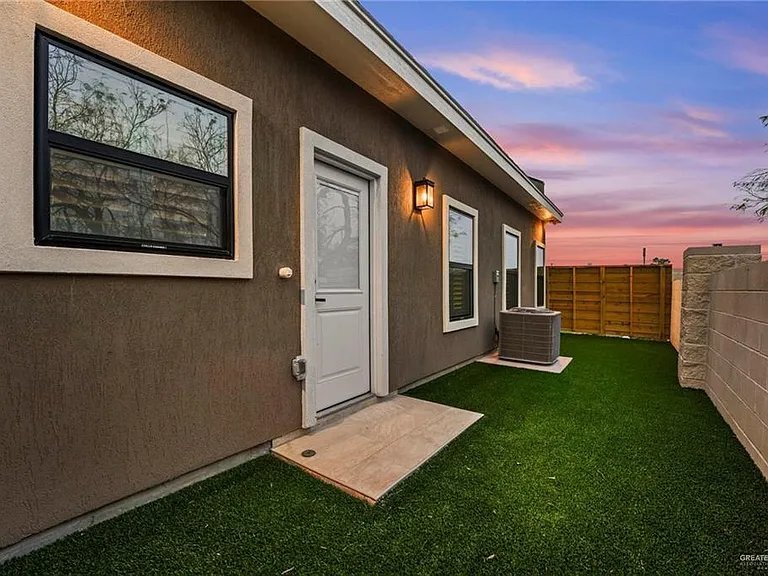 Building Photo - 645 Esplanade Ct