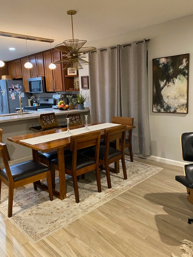 Building Photo - 920 Fuchsia Ln