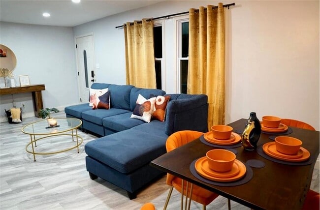 Building Photo - 3812 Clovis Ct NW