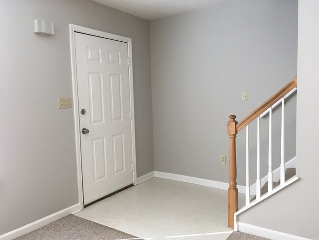 Building Photo - Lovely Townhouse! Fresh Paint, New Carpet, All Electric!  W/D Included, Privacy Fenced Backyard