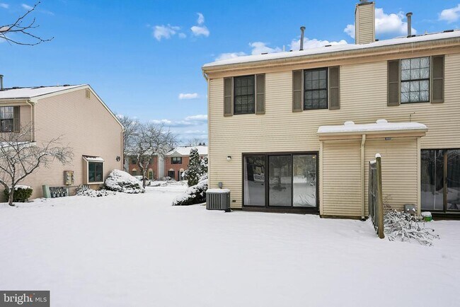 Building Photo - 8 Marsh Ct