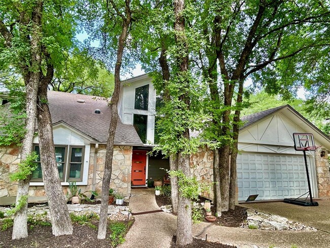 Building Photo - 1801 Holly Hill Dr