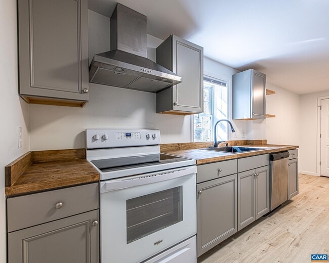 Building Photo - 2308 Center Ave