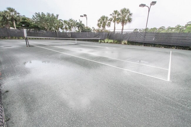 Building Photo - Fully Furnished Seasonal Condo Rental At G...